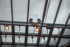 Mantenimiento de puerta metálica en local comercial